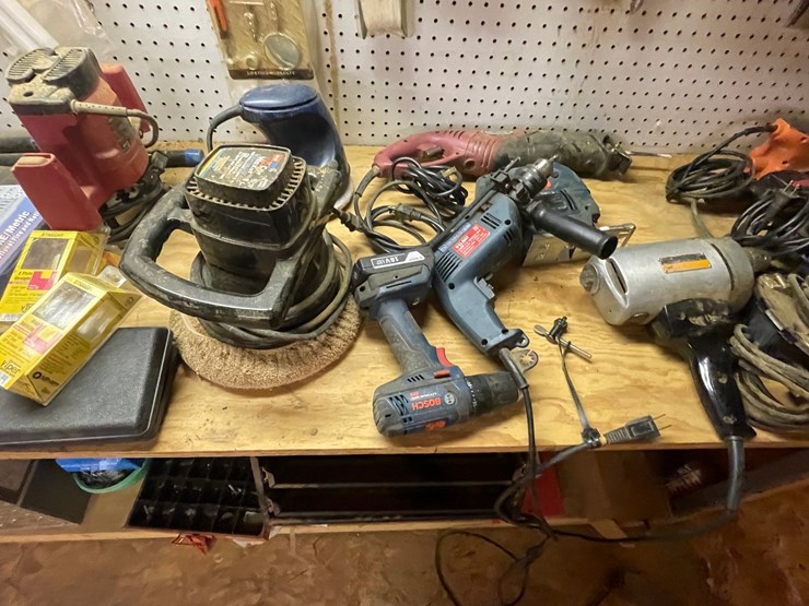 #7142-•-contents-of-table-top-image-4