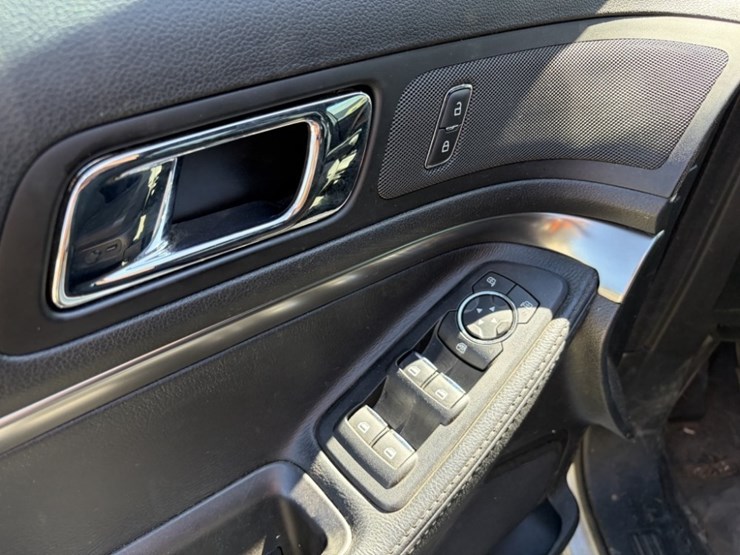 2018-ford-explorer-image-28