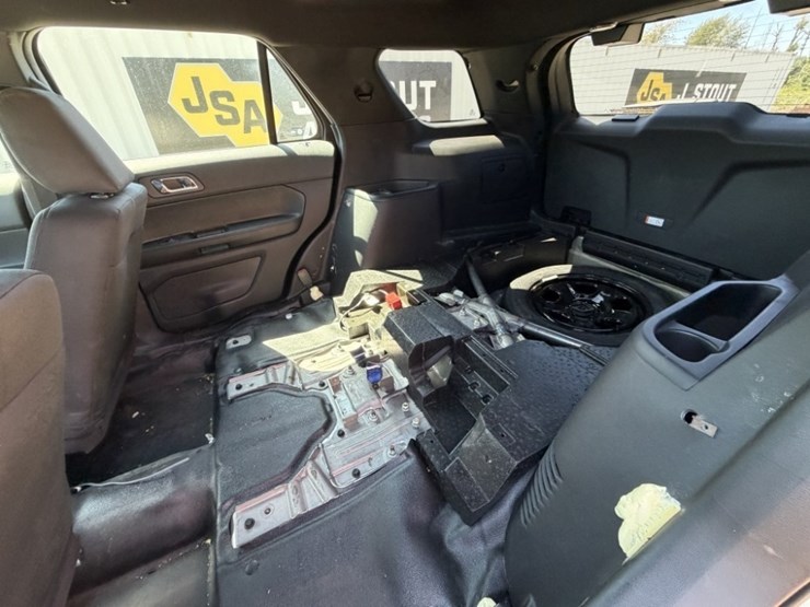 2017-ford-explorer-image-21