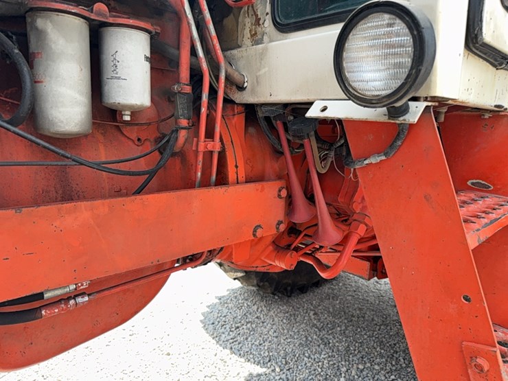 case-2590-tractor-image-28
