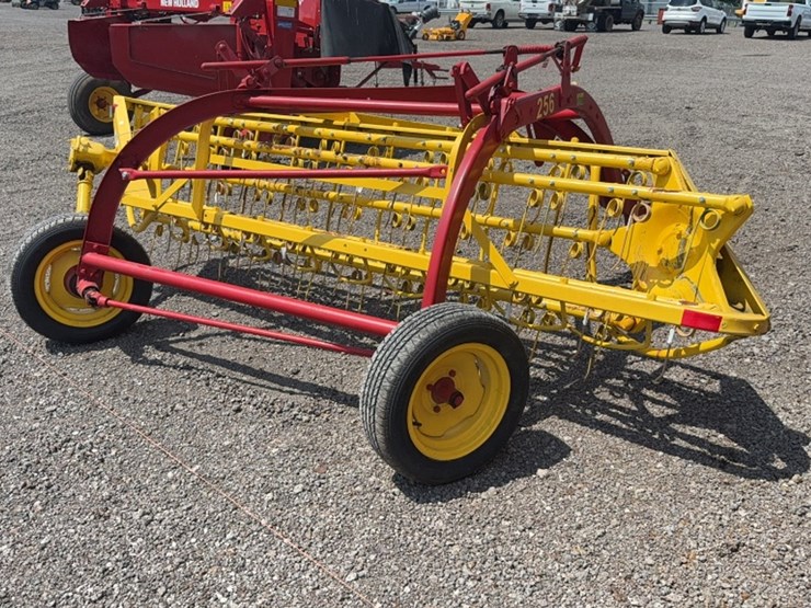 new-holland-256-image-3