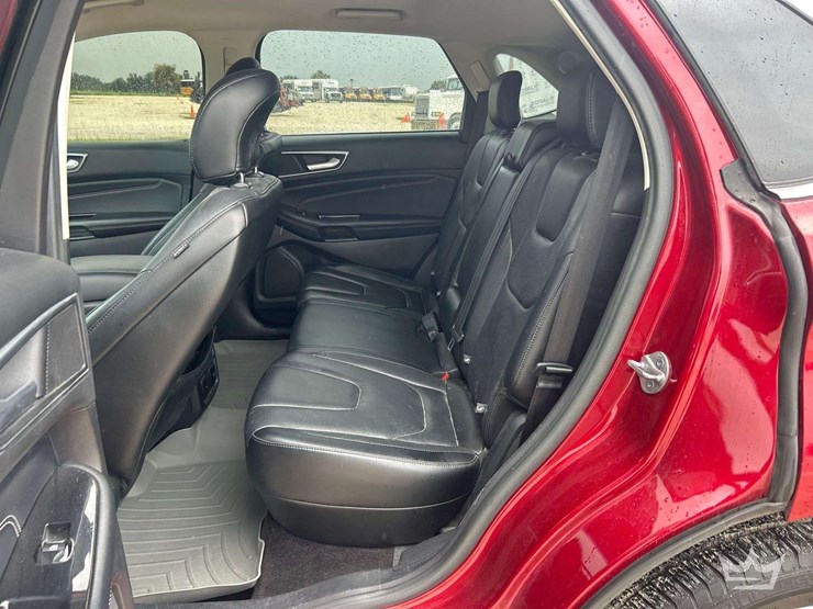 2016-ford-edge-image-16