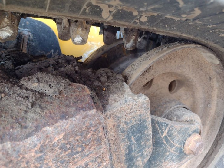 deere-323e-image-25