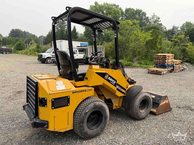 2022-rayco-1800wl-mini-articulated-wheel-loader-image-3