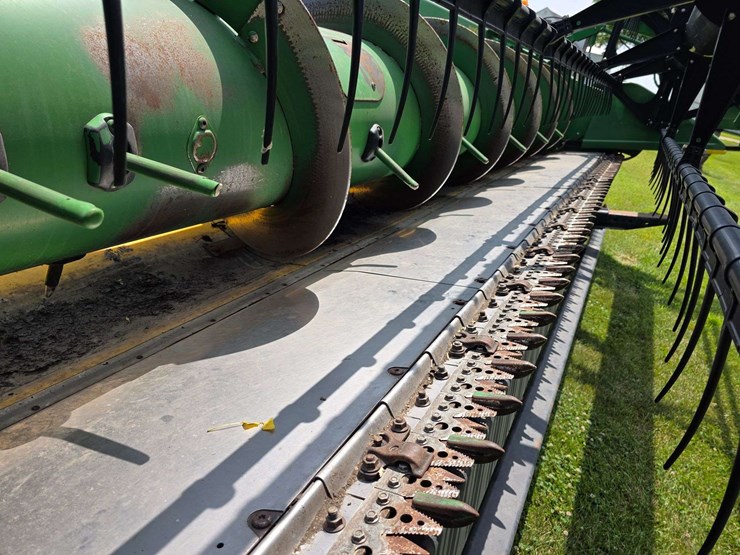 2013-john-deere-630f-image-22