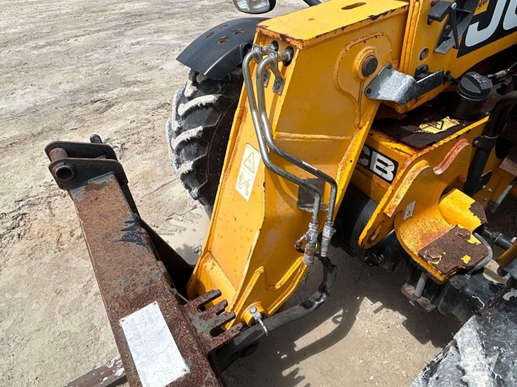 2014-jcb-527-58-image-32