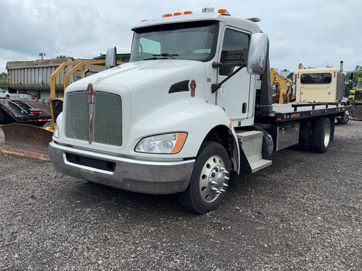 2022-kenworth-t270-image-1