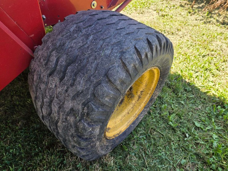 new-holland-br7090-image-31