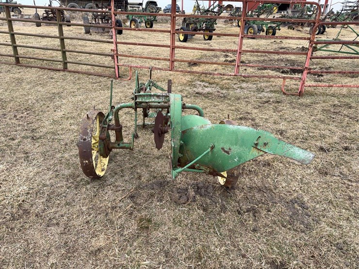 john-deere-pull-type-one-bottom-plow-image-4
