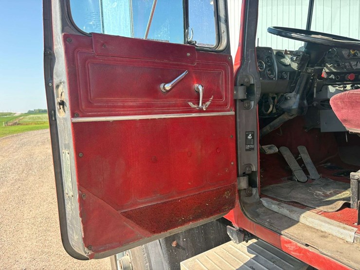 1986-mack-valueliner-image-56