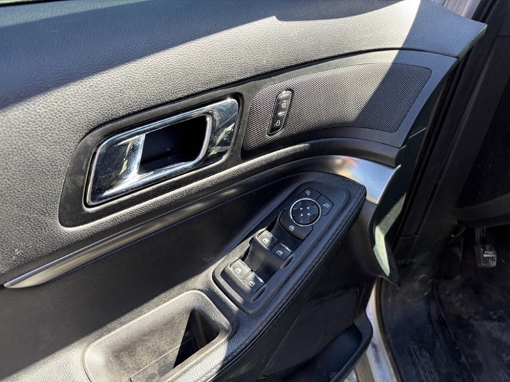2018-ford-explorer-image-28