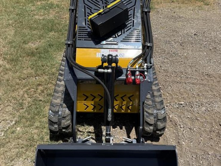 #241-•-mini-skid-steer-stand-on-loader---ssl60---gas-image-2