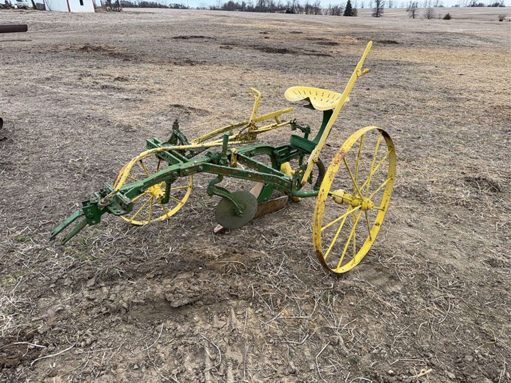 john-deere-one-bottom-plow-image-1