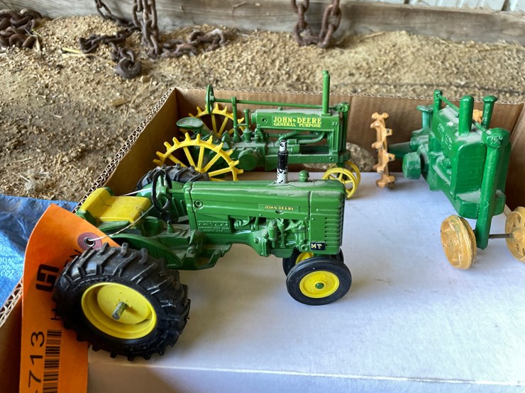 #4713-•-assortment-of-toy-tractors-image-4