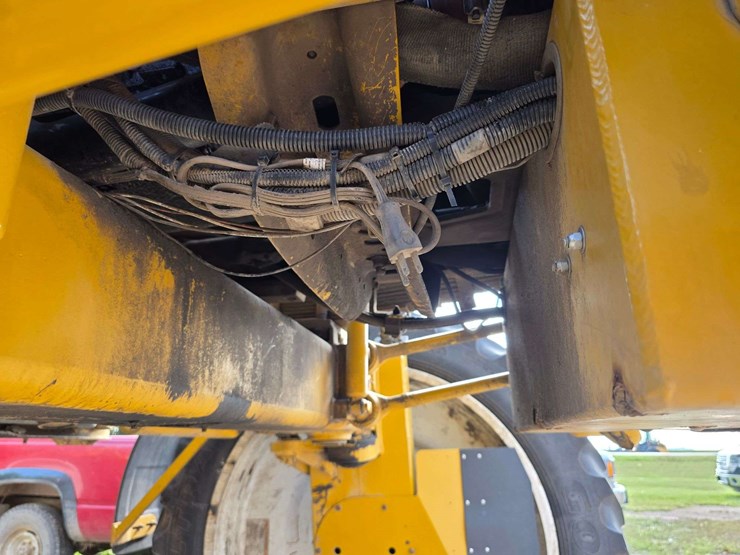rogator-1074-self-propelled-sprayer,-100'-booms,-currently-winterized,-320/90r50-tires,-rears-with-d-image-73