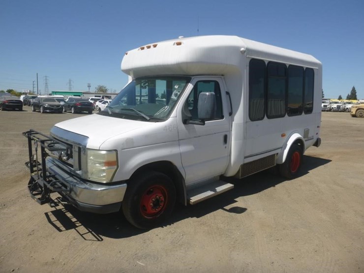 2015-ford-e350-image-1