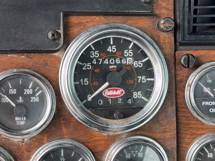 2000-peterbilt-378-image-17