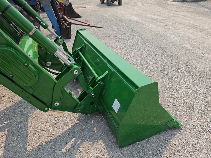 2022-john-deere-6110m-image-24