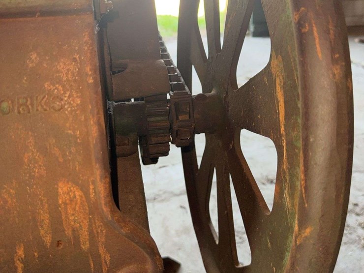 john-deere-no.-2-two-hole-corn-sheller-image-24