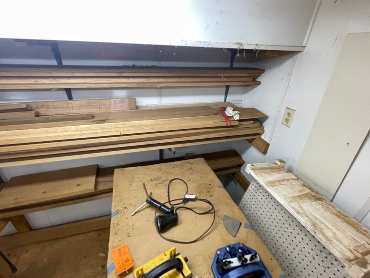#7116-•-contents-of-wall-and-corner-image-8