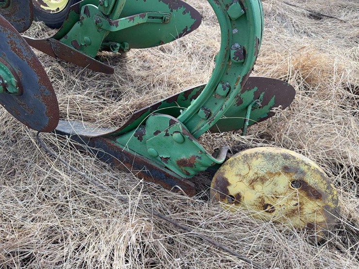 john-deere-pull-type-two-bottom-plow-image-20