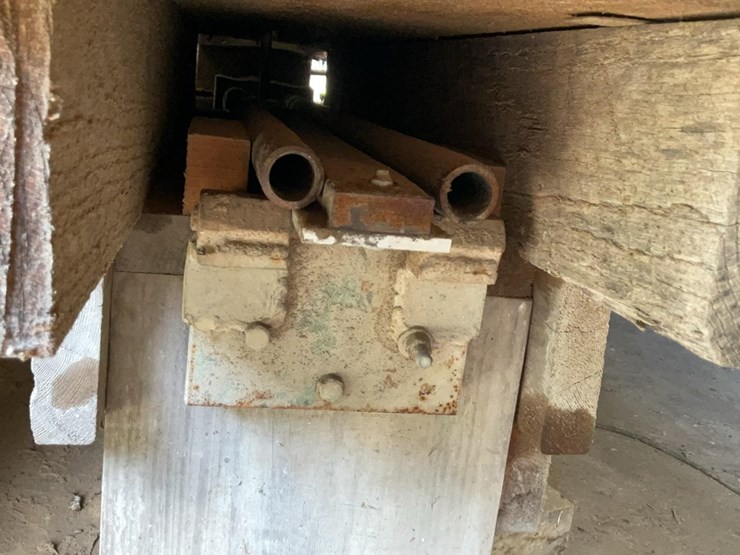 #173-•-hanchett-tilting-anvil-and-bench-image-5