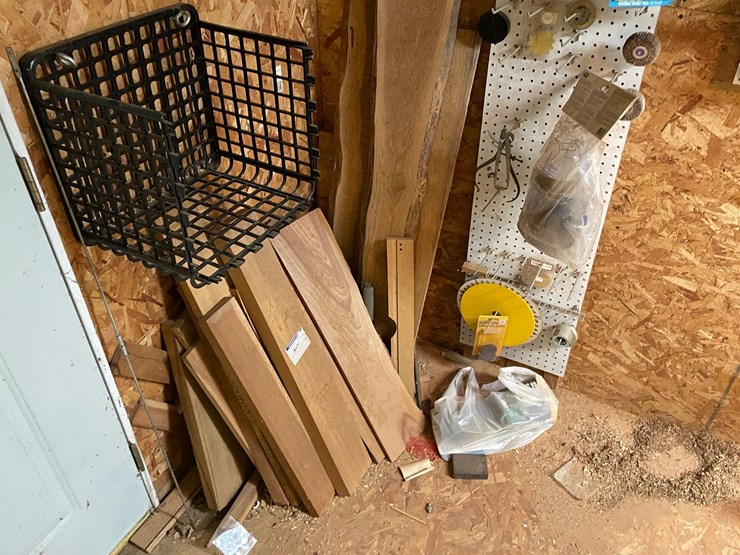 #7140-•-contents-of-wall-image-7