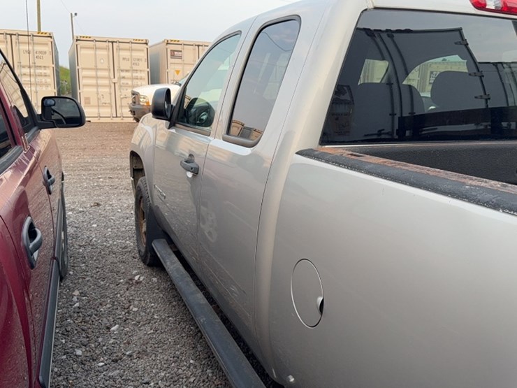 2009-chevrolet-2500-image-16