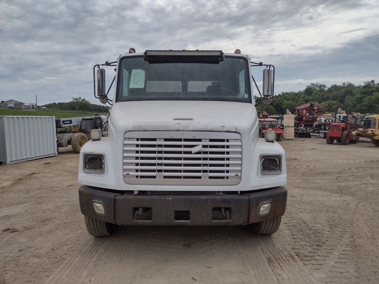 freightliner-fl70-image-2