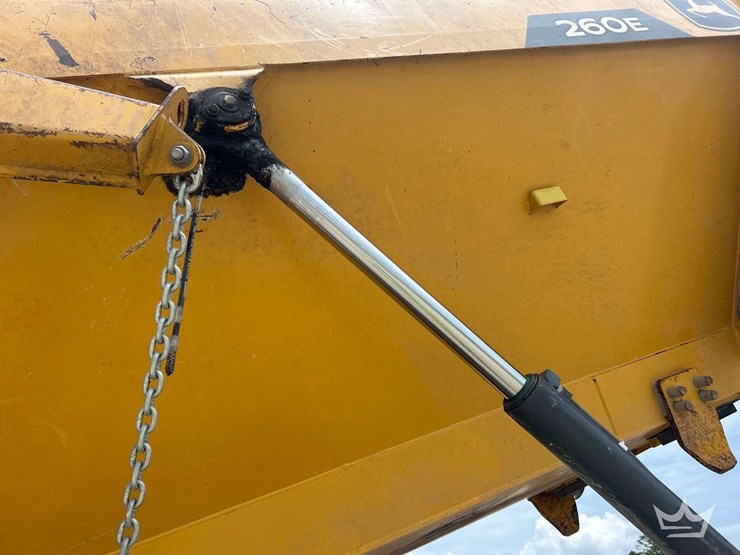 2022-deere-260e-image-12