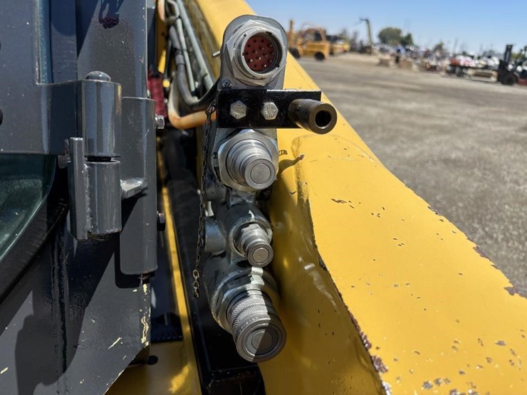 2018-yanmar-s220r-image-15