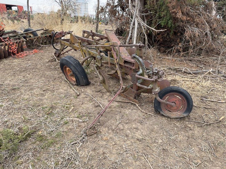 mccormick-pull-type-three-bottom-plow-image-3