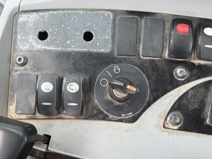 2015-caterpillar-908h2-image-44
