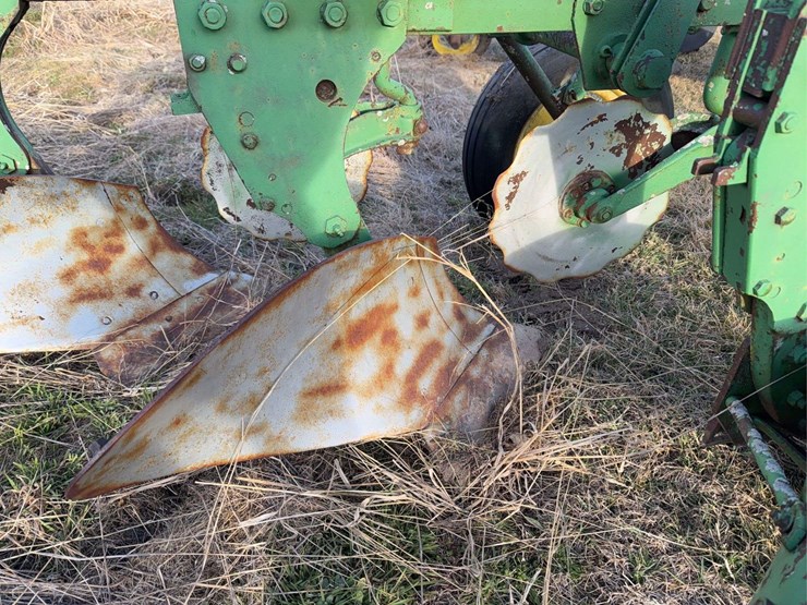 john-deere-pull-type-three-bottom-plow-image-15