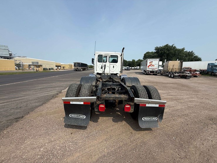 2024-freightliner-semi,-cummins-x15-engine,-420,478-miles,-10-speed,-full-locking-rear-ends,-tri-axl-image-15