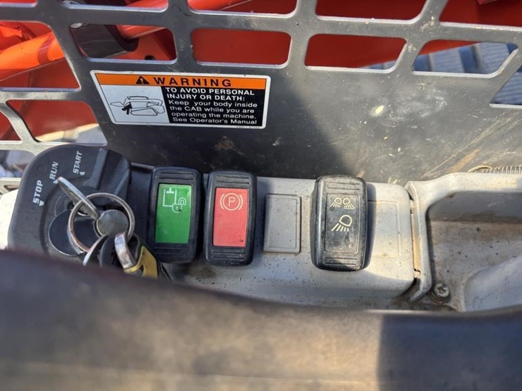 2017-kubota-svl95-2s-image-26