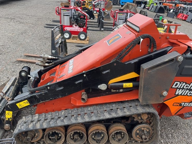 #2083-•-2021-ditch-witch-jk-1550-track-mini-skid-steer-image-12