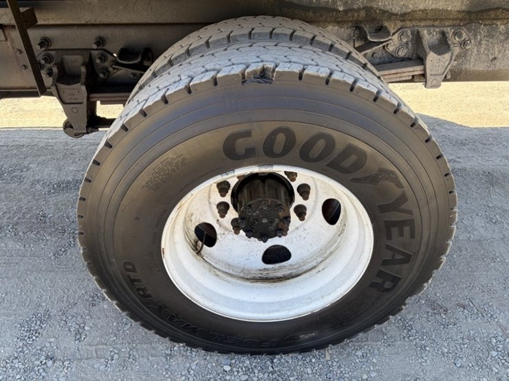 2021-ford-f650-image-17