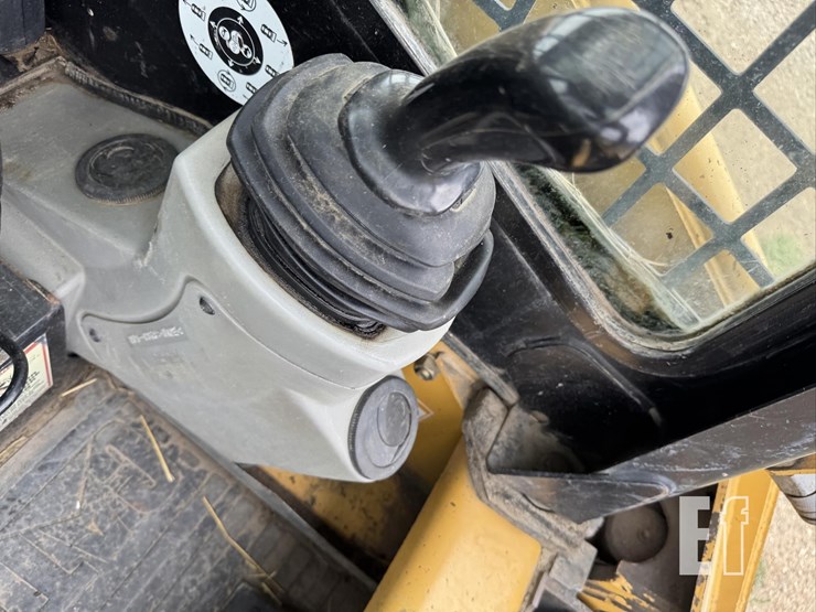 2003-caterpillar-226-image-12