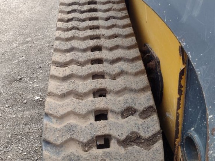 deere-323e-image-28