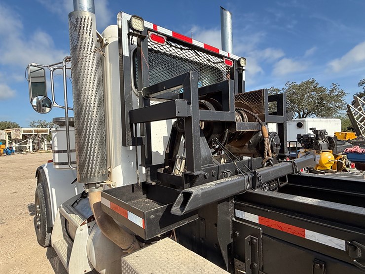 2009-peterbilt-367-image-15