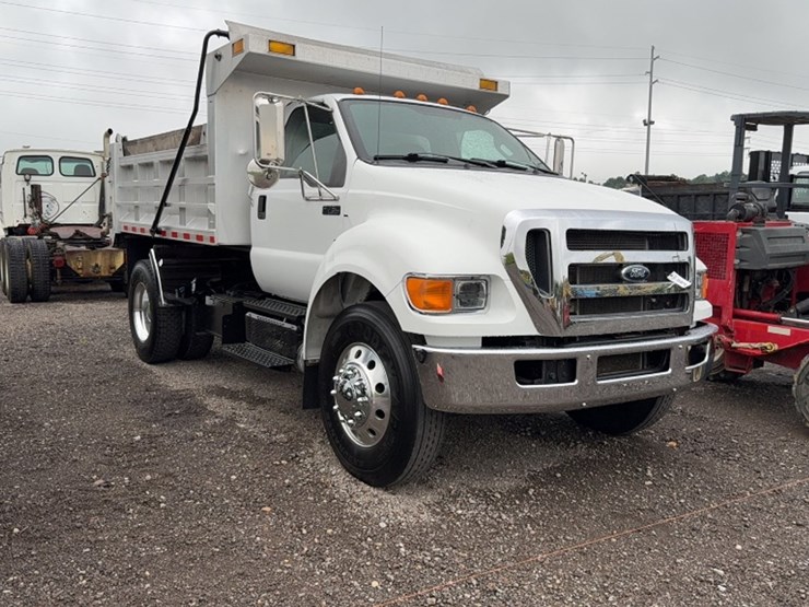 2013-ford-f750-image-3