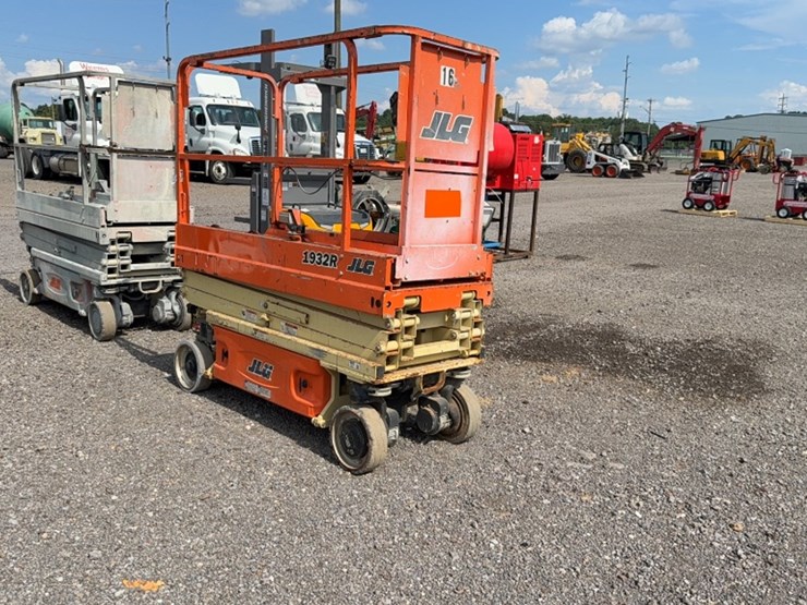 2017-jlg-1930es-image-5