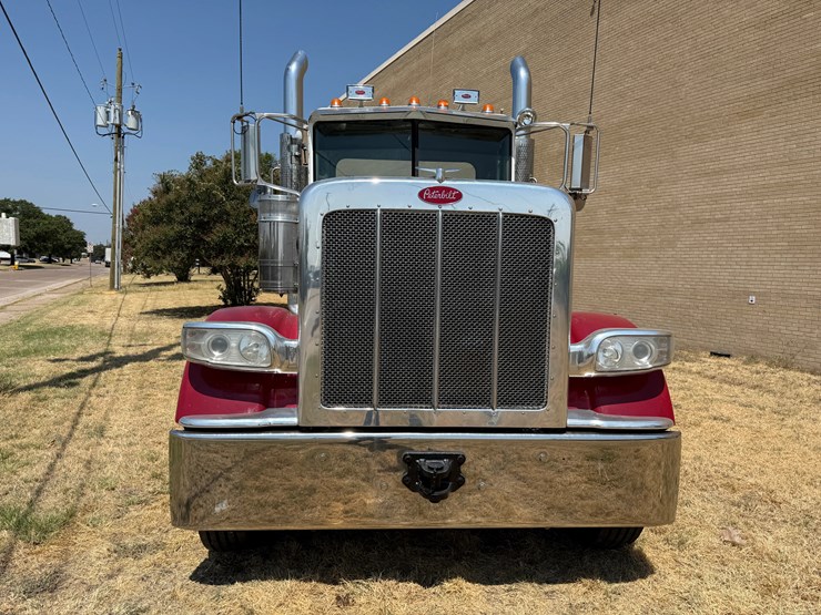2014-peterbilt-388-image-3