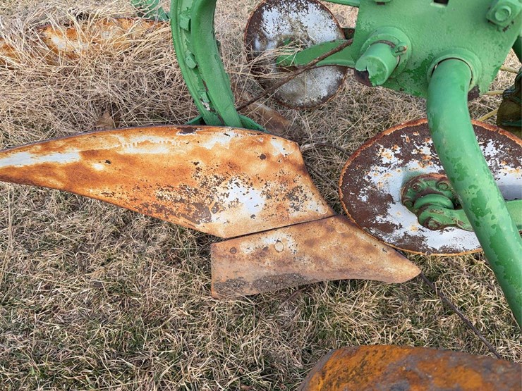 john-deere-pull-type-two-bottom-plow-image-14