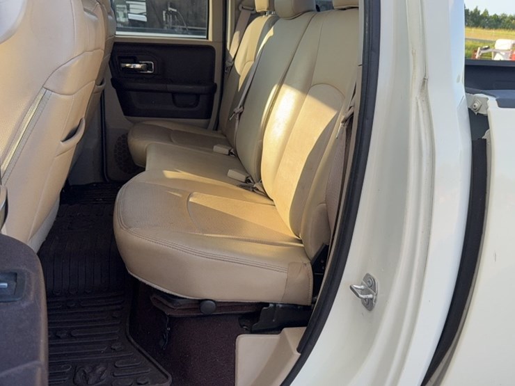 2016-dodge-1500-image-16