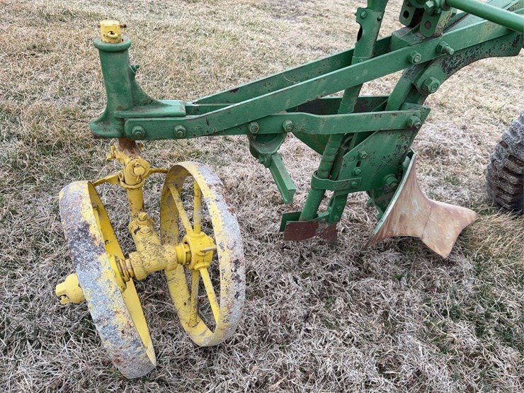 john-deere-pull-type-two-row-planter-image-20