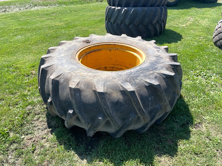 #4692-•-firestone-24.5-x-32-tire-image-3