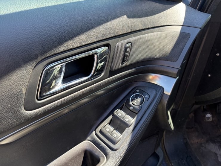 2017-ford-explorer-image-29