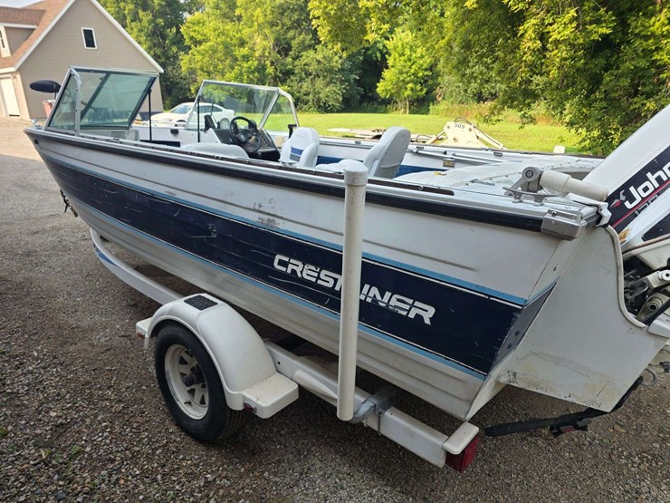 1990-crestliner-phantom-18’-boat-with-120hp-2-stroke-johnson-outboard-motor-and-15hp-johnson-kicker-image-27